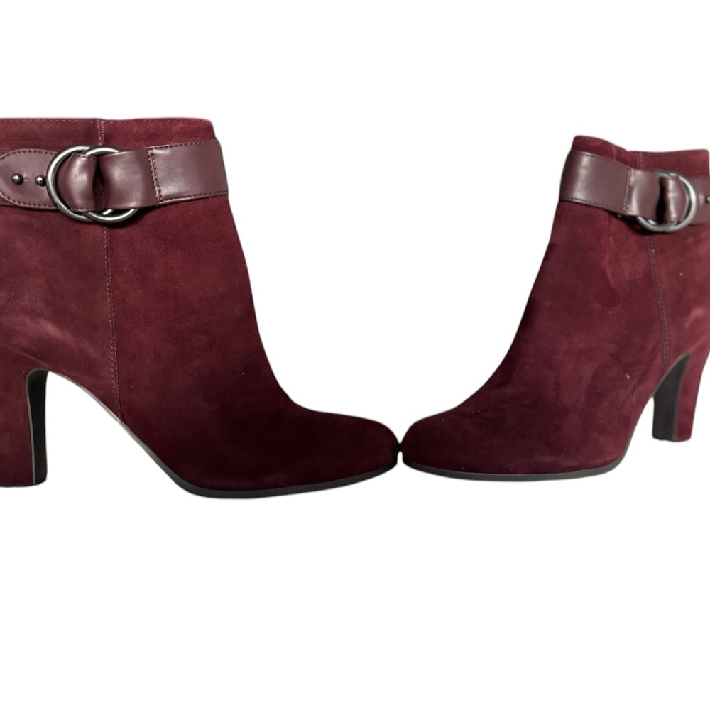 #65 women ankle boots that are a size 8M and the color red brand sam elelmen